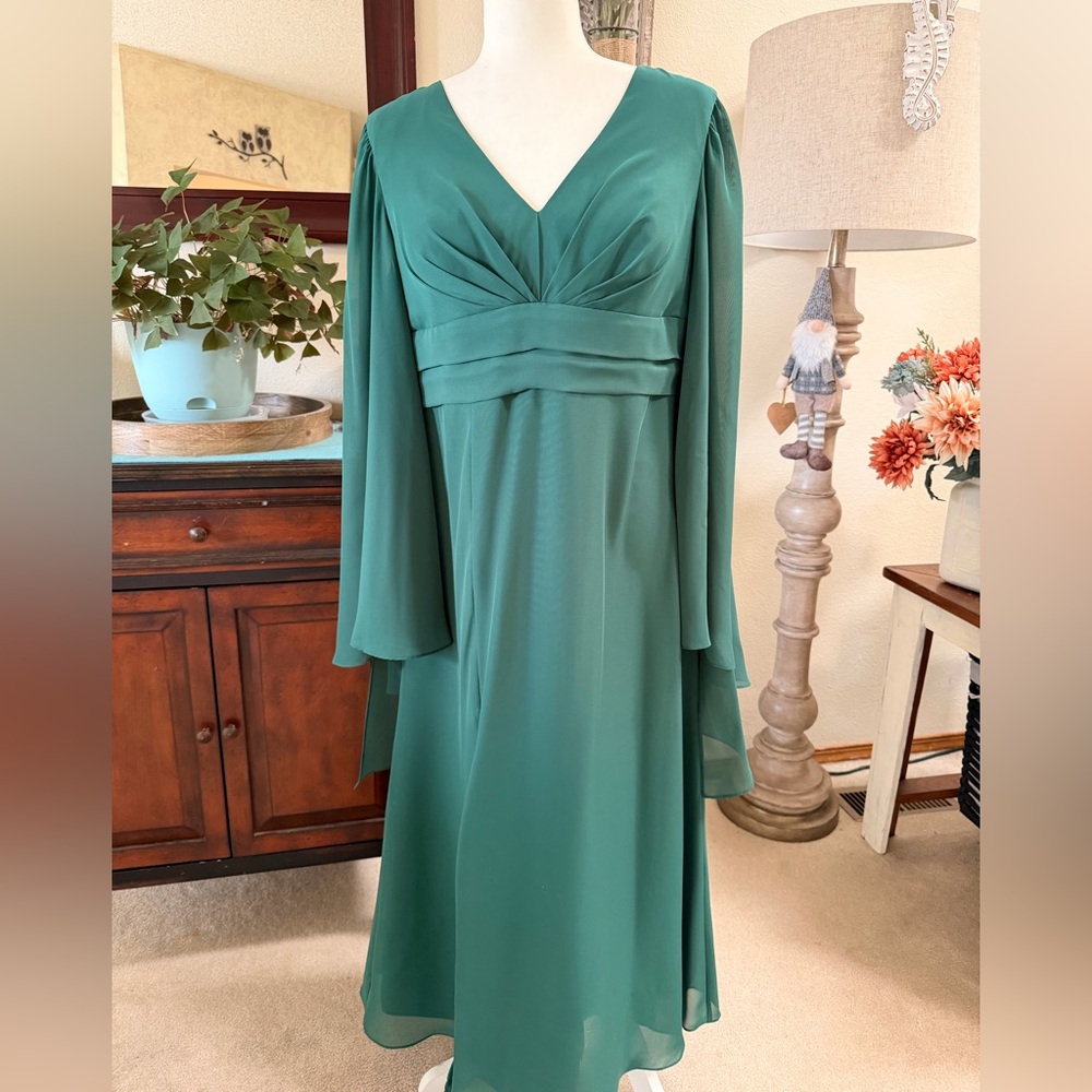 JJs House Emerald Green V-Neck Long Sleeve Evening Gown/Bridesmaid Dress